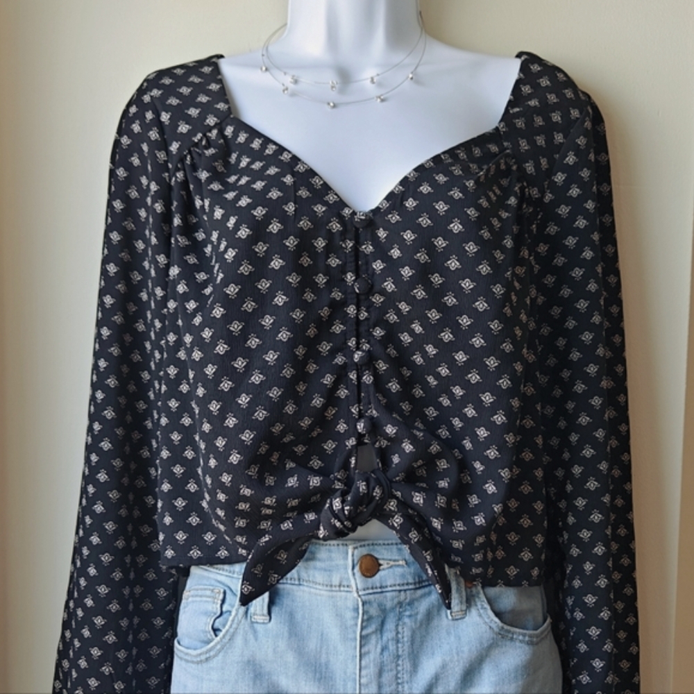Urban Outfitters Black Buttoned Tied Crop Top